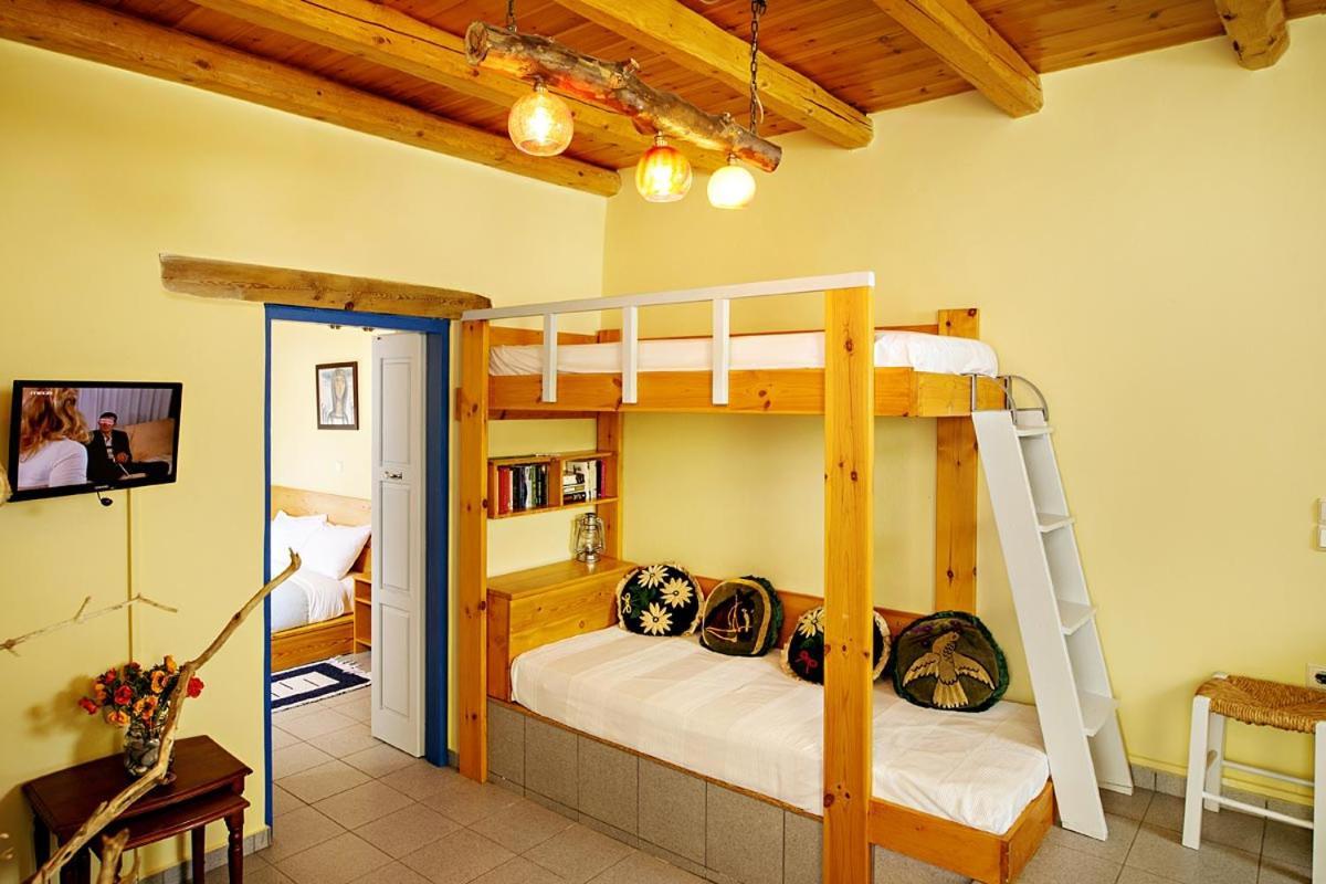 פלאקיאס Mirthios-Hill Apartments מראה חיצוני תמונה